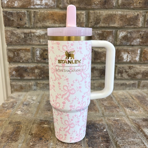 Stanley x LoveShackFancy Tumbler 30 Oz In Coquette Bow Chantilly Like New - Picture 2 of 13